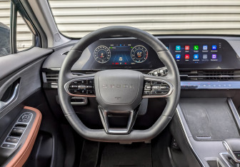 Подержанный автомобиль Omoda C5 2024 года (22 фото)
