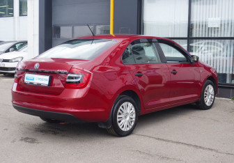 Подержанный автомобиль Skoda Rapid Liftback 2014 года (5 фото)