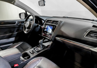 Подержанный автомобиль Subaru Legacy Sedan 2019 года (10 фото)