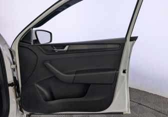 Подержанный автомобиль Skoda Rapid Liftback 2021 года (24 фото)