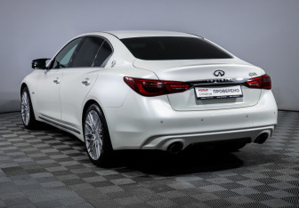 Подержанный автомобиль Infiniti Q50 2022 года (7 фото)