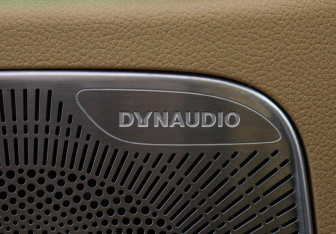 Подержанный автомобиль Voyah Dream 2023 года (17 фото)