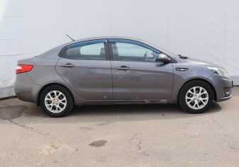 Подержанный автомобиль Kia Rio Sedan 2012 года (7 фото)
