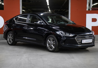 Подержанный автомобиль Hyundai Elantra Sedan 2018 года (3 фото)