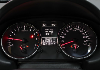 Подержанный автомобиль Nissan Qashqai+2 2010 года (14 фото)