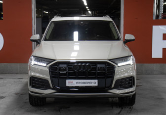 Подержанный автомобиль Audi Q7 2021 года (2 фото)