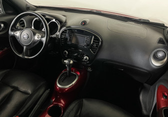Подержанный автомобиль Nissan Juke 2011 года (9 фото)