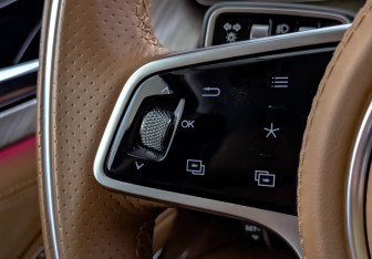 Подержанный автомобиль Hongqi H9 2023 года (29 фото)