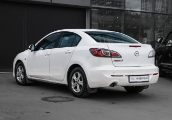 Подержанный автомобиль Mazda 3 Sedan 2013 года (6 фото)