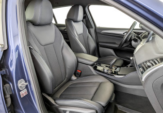 Подержанный автомобиль BMW X4 2021 года (24 фото)