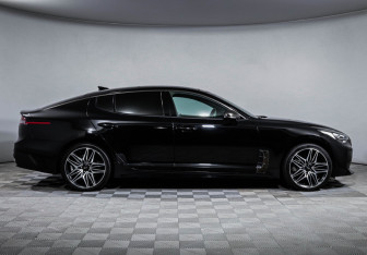 Подержанный автомобиль Kia Stinger 2021 года (4 фото)