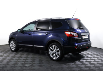 Подержанный автомобиль Nissan Qashqai+2 2010 года (7 фото)