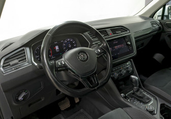Подержанный автомобиль Volkswagen Tiguan 2017 года (13 фото)