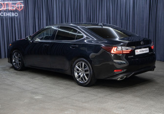 Подержанный автомобиль Lexus ES 2018 года (7 фото)
