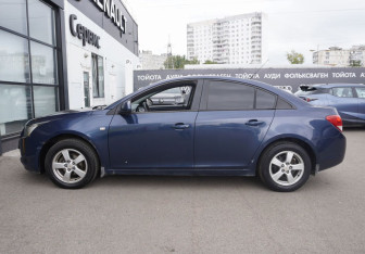 Подержанный автомобиль Chevrolet Cruze Sedan 2010 года (8 фото)