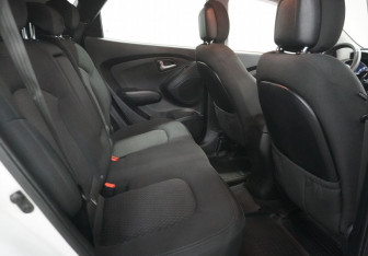 Подержанный автомобиль Hyundai ix35 2011 года (13 фото)