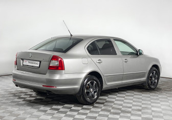 Подержанный автомобиль Skoda Octavia Liftback 2009 года (5 фото)