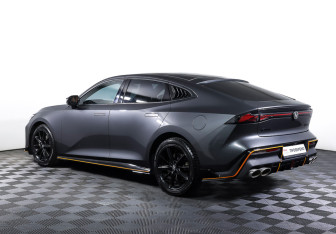 Подержанный автомобиль Changan UNI-V 2023 года (7 фото)