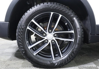 Подержанный автомобиль FAW Besturn X40 2020 года (5 фото)