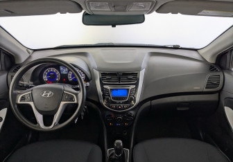 Подержанный автомобиль Hyundai Solaris Sedan 2012 года (14 фото)