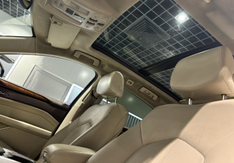 Подержанный автомобиль Cadillac SRX 2011 года (8 фото)