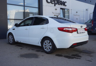 Подержанный автомобиль Kia Rio Sedan 2011 года (7 фото)