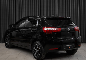 Подержанный автомобиль Kia Rio Hatchback 2014 года (7 фото)