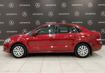 Подержанный автомобиль Volkswagen Polo Sedan 2012 года (8 фото)