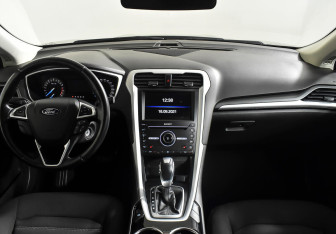 Подержанный автомобиль Ford Mondeo Sedan 2016 года (11 фото)