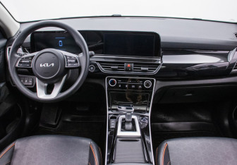 Подержанный автомобиль Kia Seltos 2024 года (13 фото)