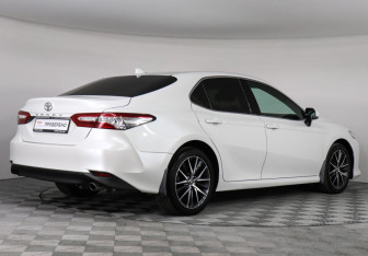 Подержанный автомобиль Toyota Camry Sedan 2021 года (5 фото)