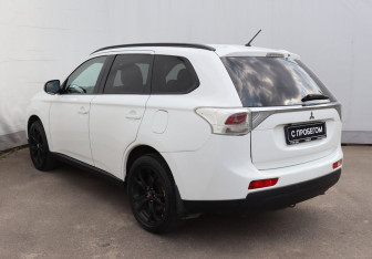 Подержанный автомобиль Mitsubishi Outlander 2012 года (6 фото)