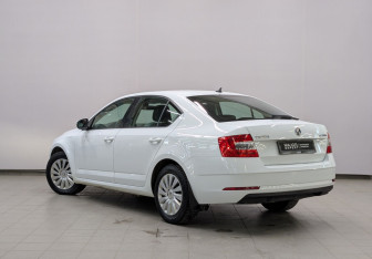 Подержанный автомобиль Skoda Octavia Liftback 2020 года (25 фото)