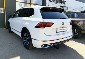 Подержанный автомобиль Volkswagen Tiguan 2023 года (7 фото)