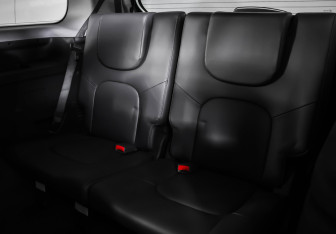 Подержанный автомобиль Nissan Pathfinder 2011 года (13 фото)