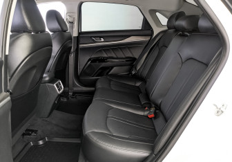 Подержанный автомобиль Kia K5 2022 года (18 фото)