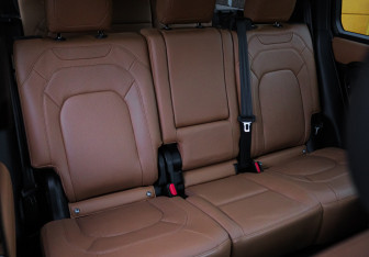 Подержанный автомобиль Land Rover Defender Suv 2022 года (8 фото)