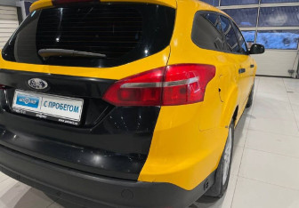 Подержанный автомобиль Ford Focus Wagon 2016 года (8 фото)