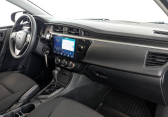 Подержанный автомобиль Toyota Corolla Sedan 2015 года (13 фото)
