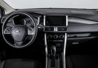 Подержанный автомобиль Mitsubishi Xpander 2022 года (12 фото)