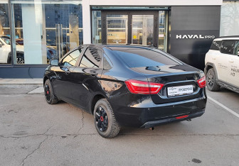 Подержанный автомобиль LADA (ВАЗ) Vesta Sedan 2017 года (7 фото)
