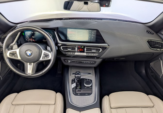 Подержанный автомобиль BMW Z4 Roadster 2021 года (21 фото)
