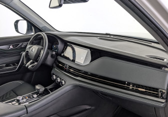 Подержанный автомобиль Changan CS95 2023 года (12 фото)