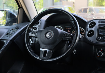 Подержанный автомобиль Volkswagen Tiguan 2011 года (11 фото)