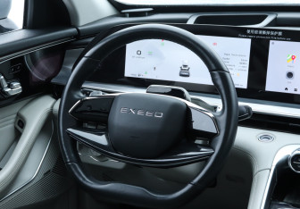 Подержанный автомобиль Exeed RX 2023 года (16 фото)