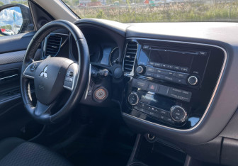 Подержанный автомобиль Mitsubishi Outlander 2013 года (9 фото)