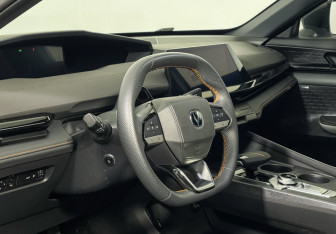 Подержанный автомобиль Changan UNI-V 2024 года (13 фото)