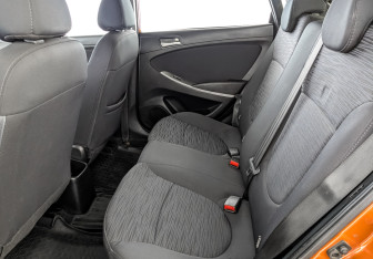 Подержанный автомобиль Hyundai Solaris Hatchback 2015 года (18 фото)