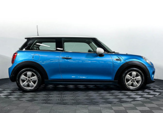 Подержанный автомобиль MINI Hatch 2017 года (4 фото)