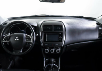 Подержанный автомобиль Mitsubishi ASX 2013 года (11 фото)